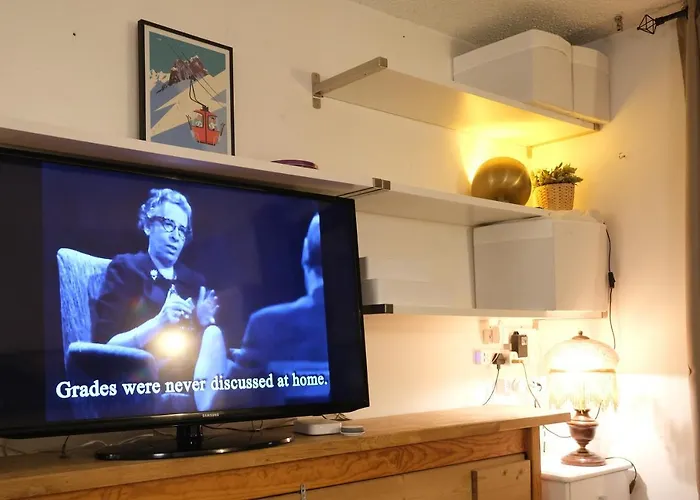 Cozy With Mountain Views アパート *